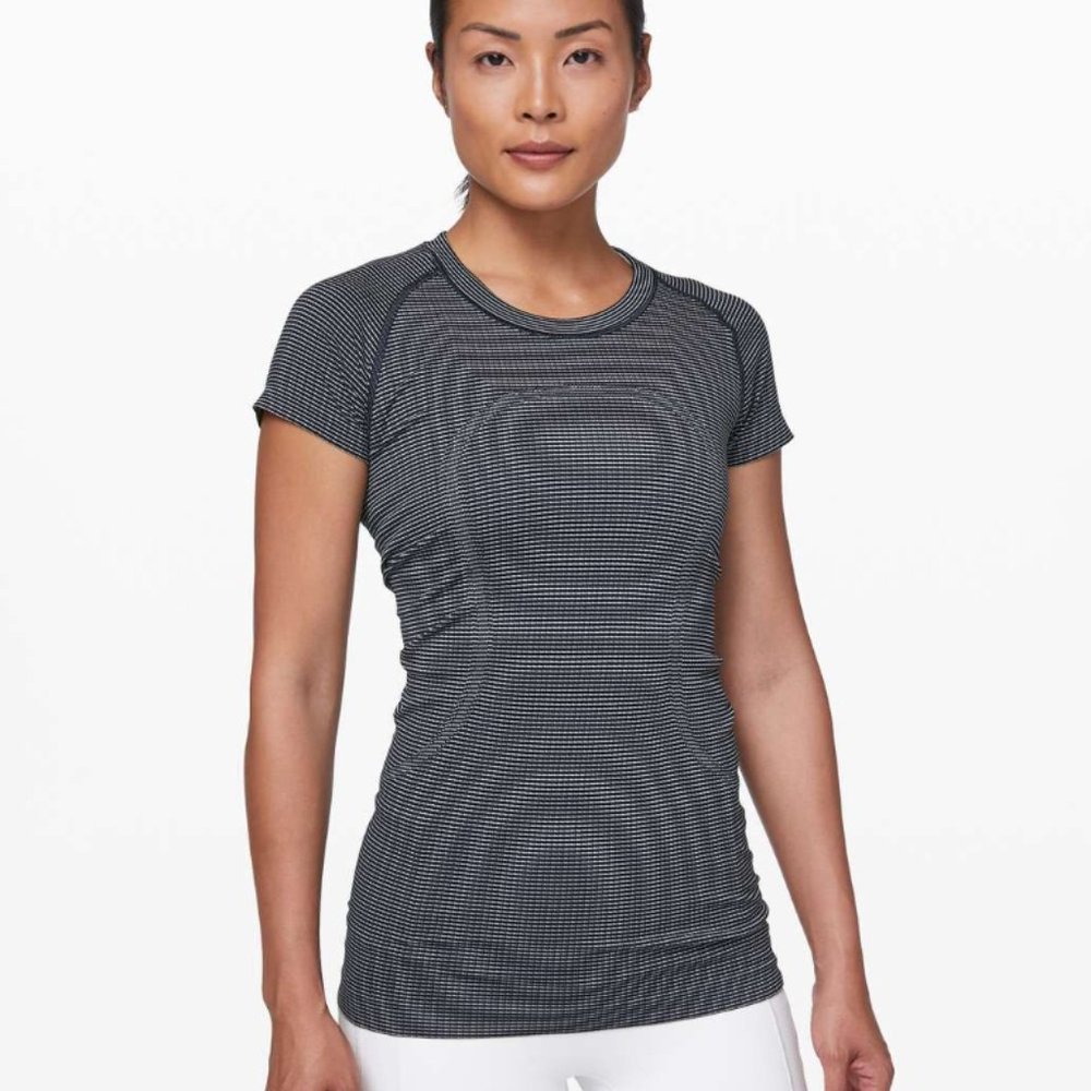 30% OFF - Lululemon Swiftly Tech Short Sleeve Crew True Navy/White Size 4
